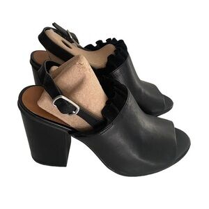 14TH & UNION Black ruffle trim open toe block heel sandal size 9W